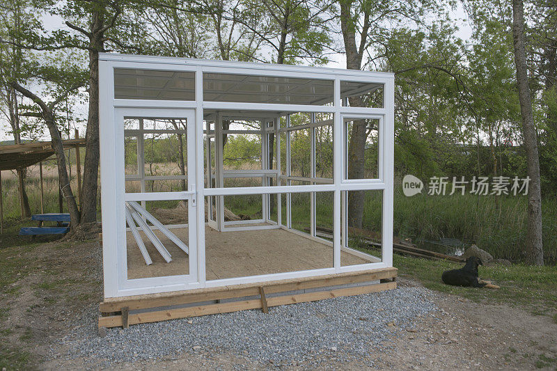 土耳其野餐区附近的alimum frame cabin建筑